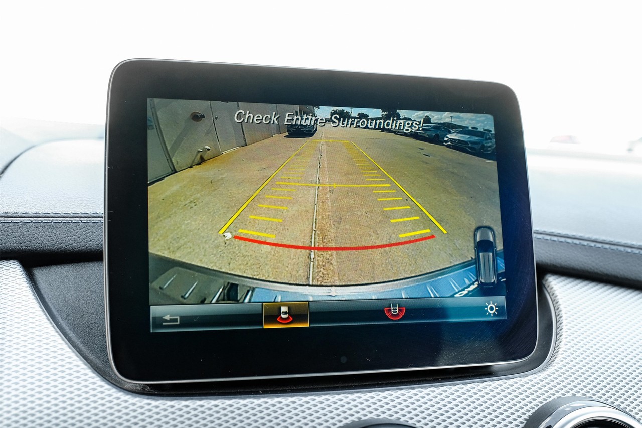 Mercedes-Benz B-Class Vehicle Main Gallery Image 22