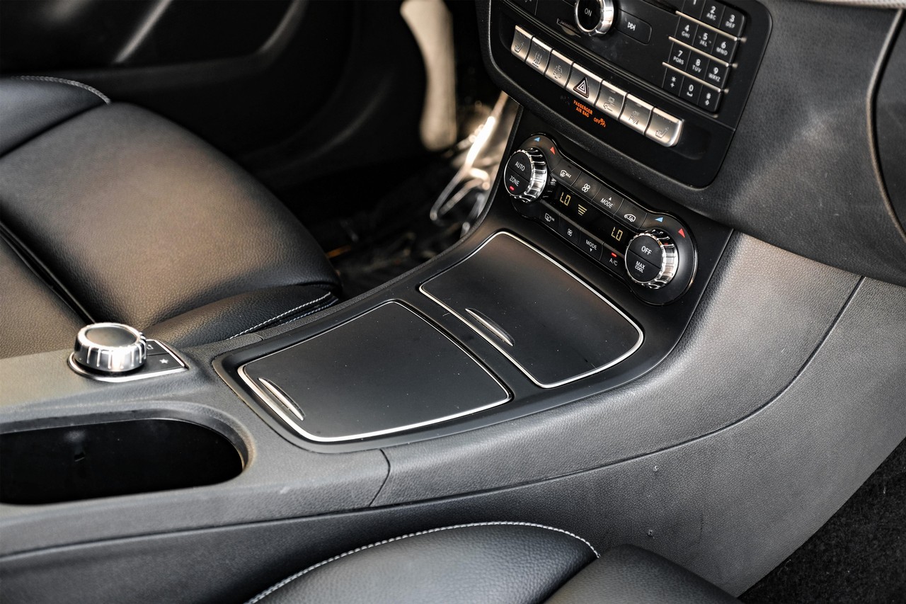 Mercedes-Benz B-Class Vehicle Main Gallery Image 23