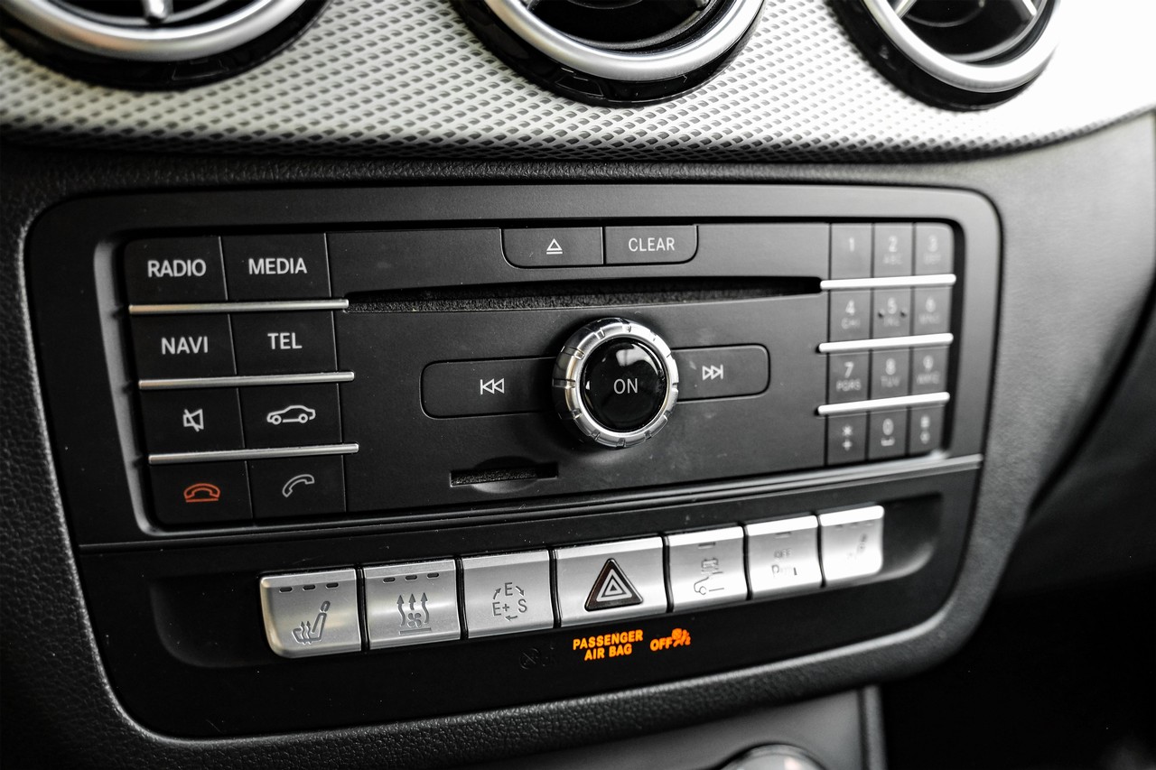 Mercedes-Benz B-Class Vehicle Main Gallery Image 27