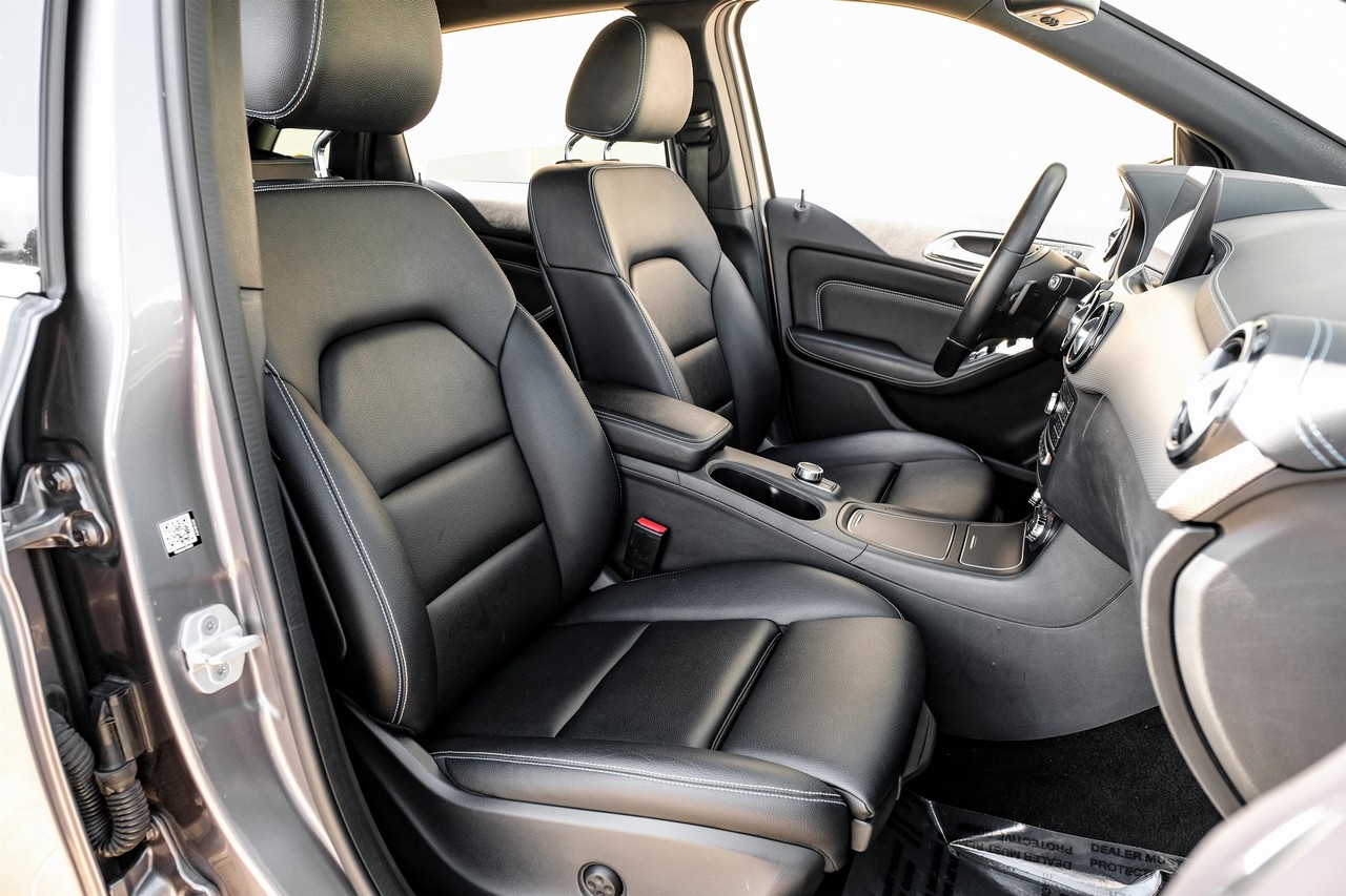 Mercedes-Benz B-Class Vehicle Main Gallery Image 32