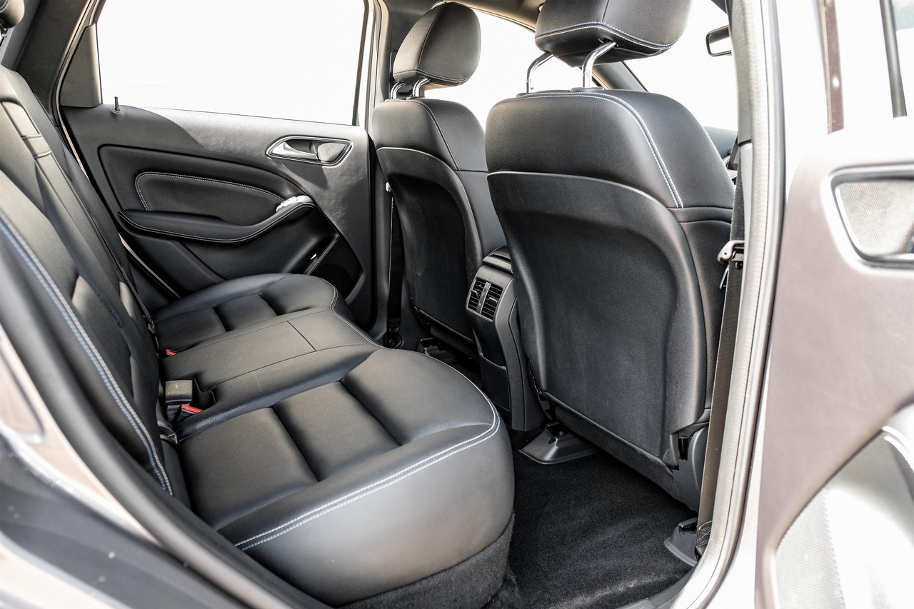Mercedes-Benz B-Class Vehicle Main Gallery Image 34