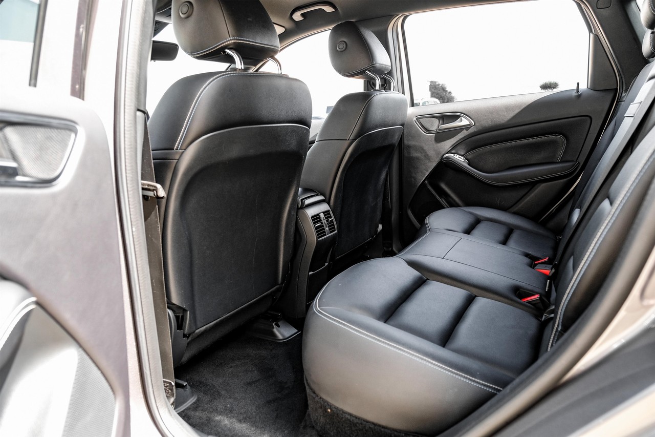 Mercedes-Benz B-Class Vehicle Main Gallery Image 35