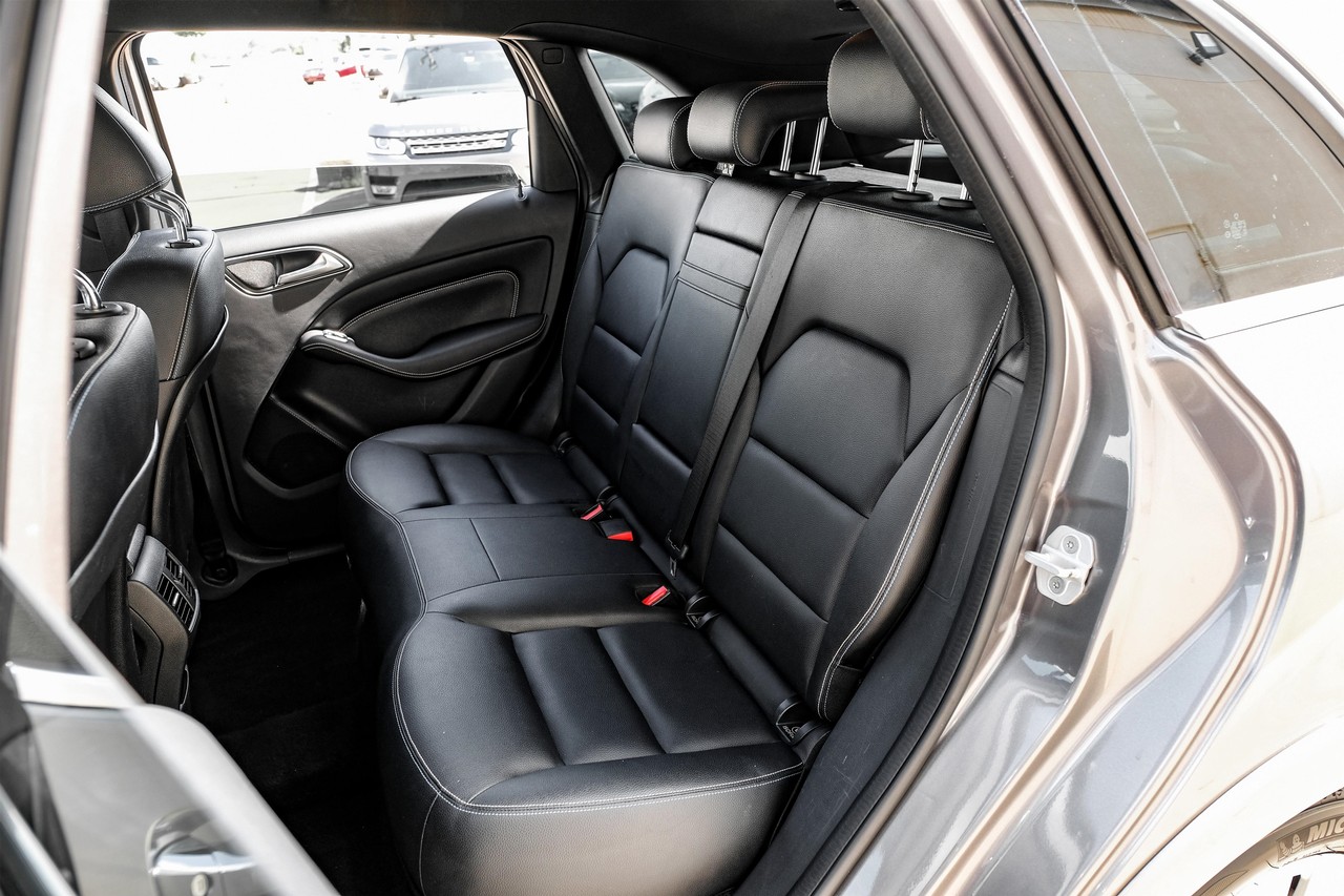 Mercedes-Benz B-Class Vehicle Main Gallery Image 36