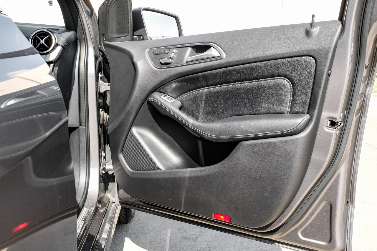 Mercedes-Benz B-Class Vehicle Main Gallery Image 41