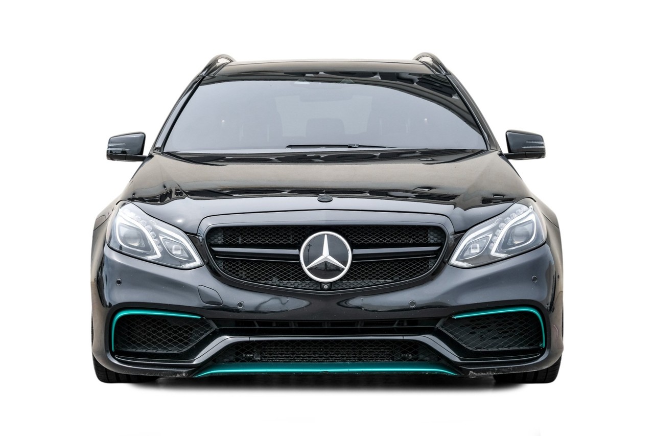 Mercedes-Benz E-Class Vehicle Main Gallery Image 06