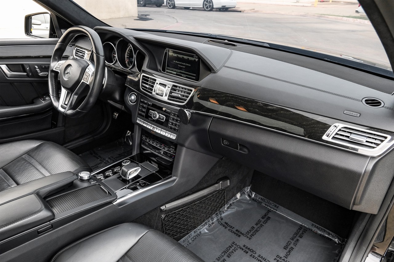 Mercedes-Benz E-Class Vehicle Main Gallery Image 13