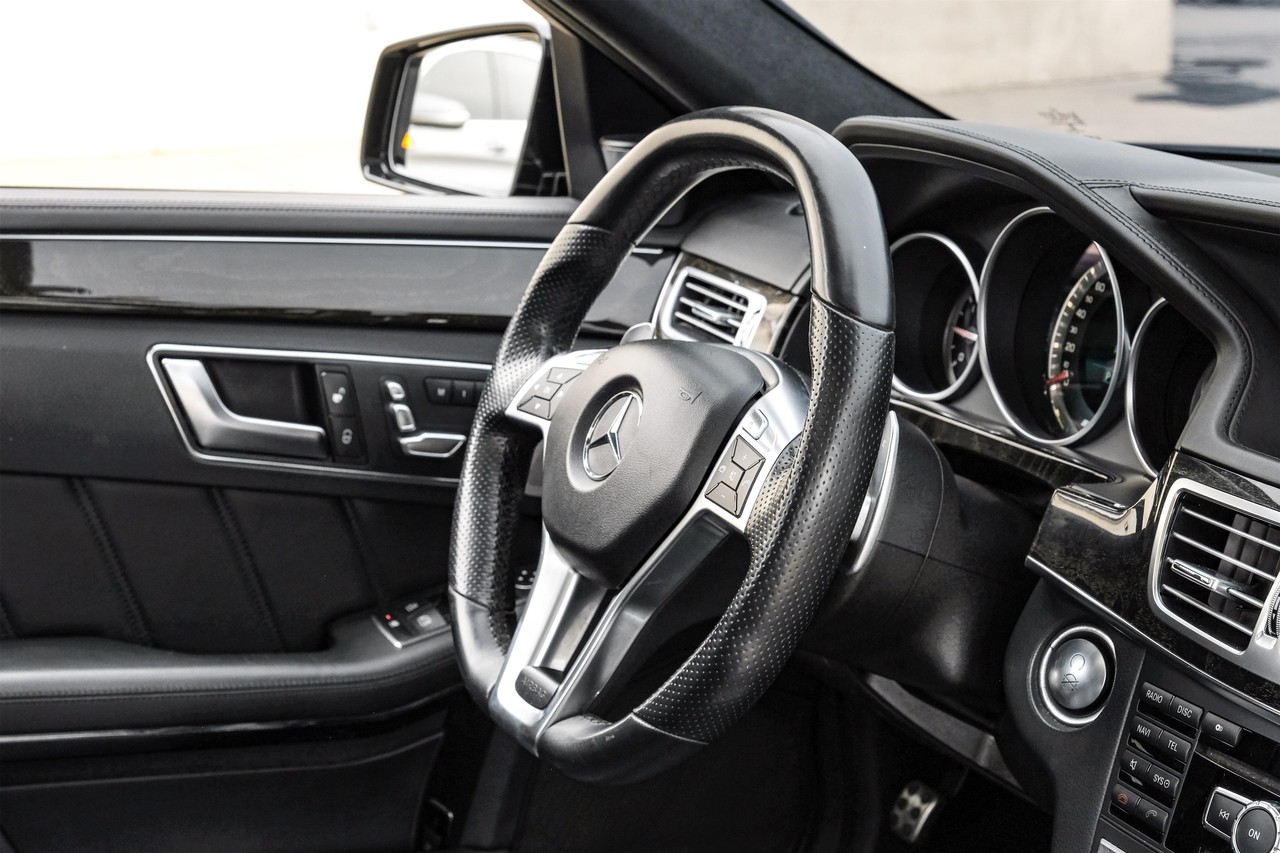 Mercedes-Benz E-Class Vehicle Main Gallery Image 14
