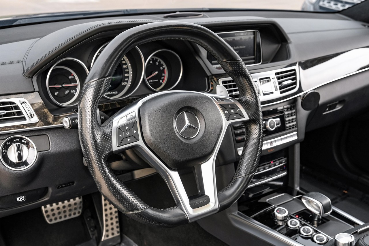 Mercedes-Benz E-Class Vehicle Main Gallery Image 16
