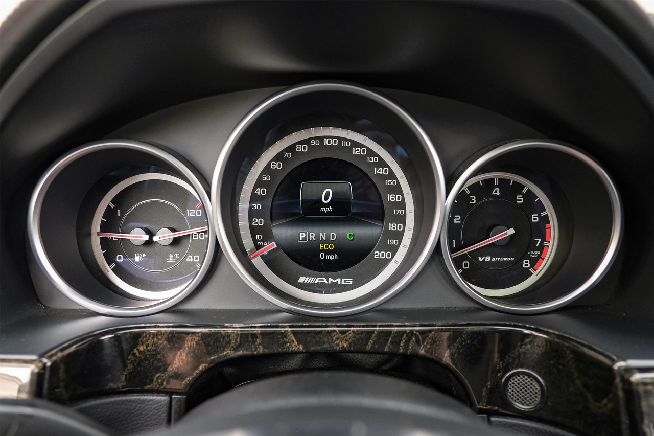 Mercedes-Benz E-Class Vehicle Main Gallery Image 20