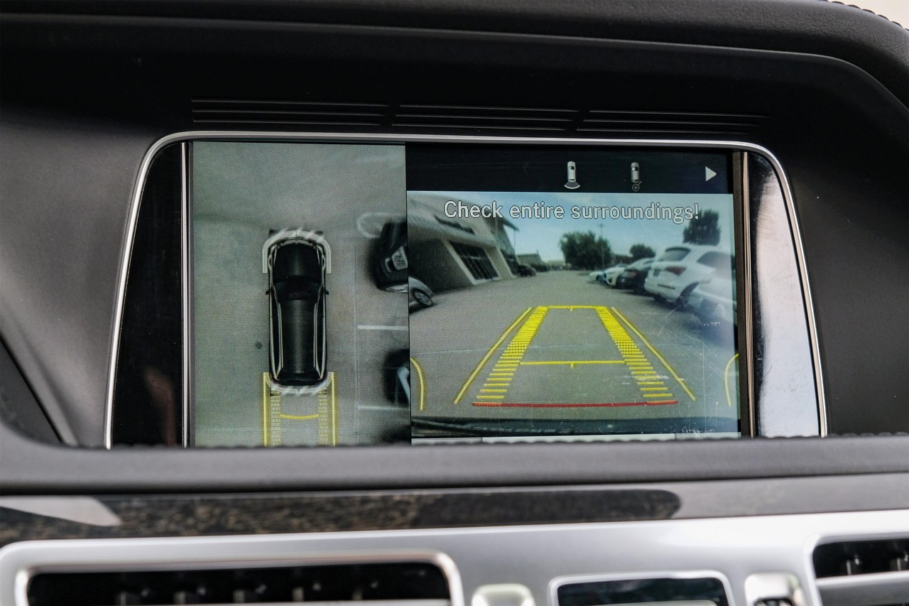 Mercedes-Benz E-Class Vehicle Main Gallery Image 23