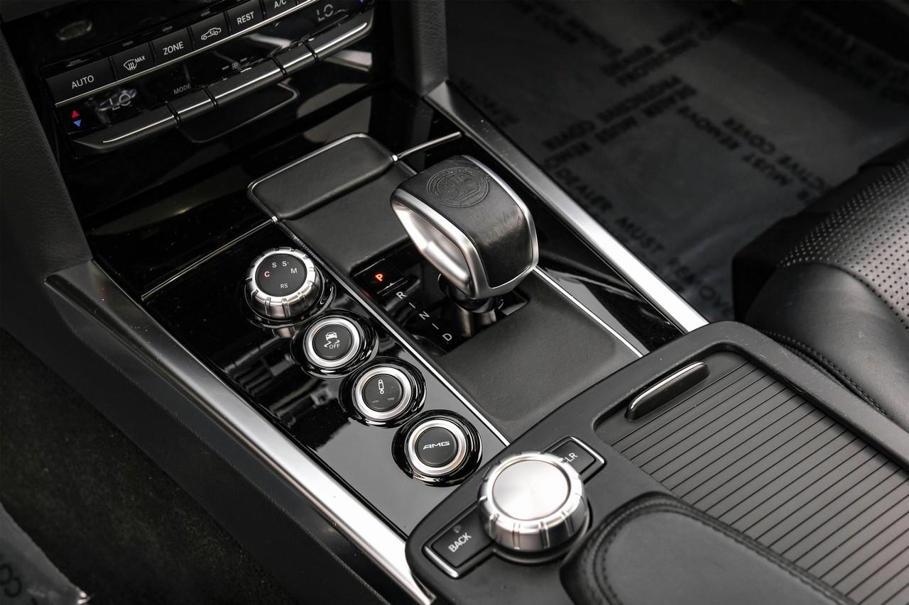 Mercedes-Benz E-Class Vehicle Main Gallery Image 26