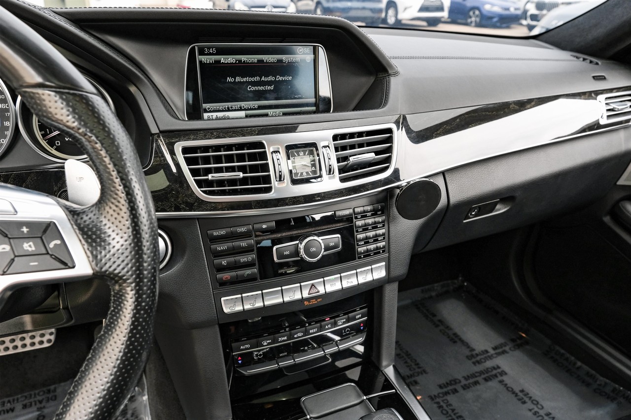 Mercedes-Benz E-Class Vehicle Main Gallery Image 27