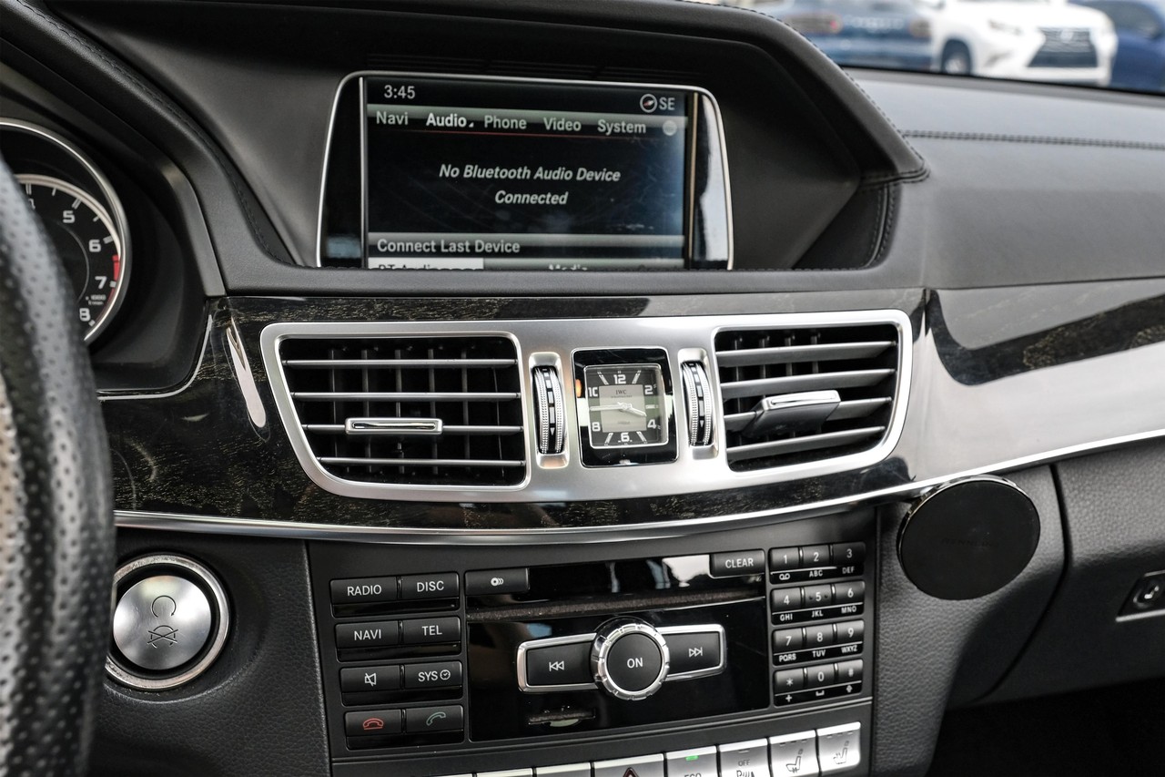 Mercedes-Benz E-Class Vehicle Main Gallery Image 29