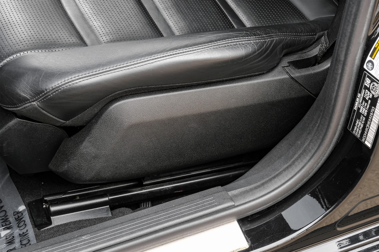 Mercedes-Benz E-Class Vehicle Main Gallery Image 34