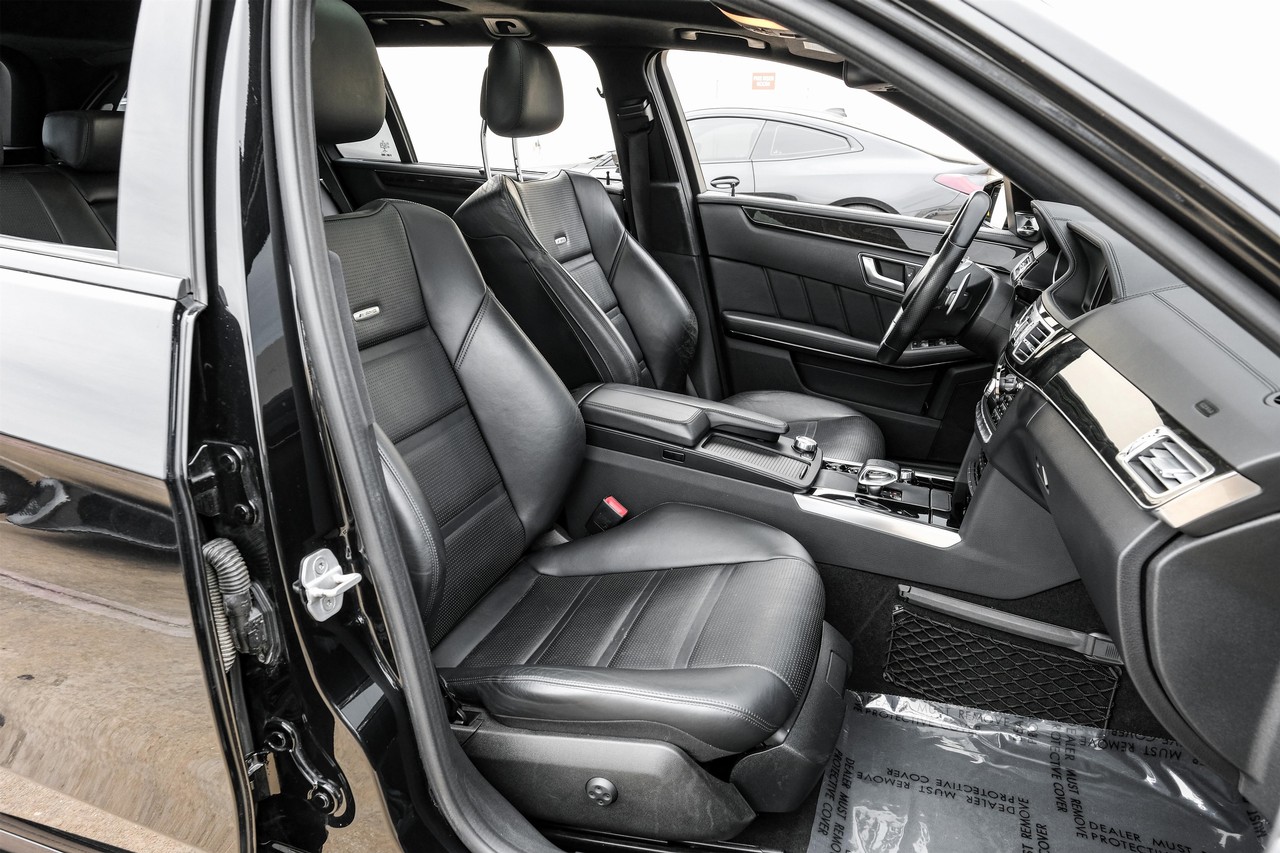 Mercedes-Benz E-Class Vehicle Main Gallery Image 35