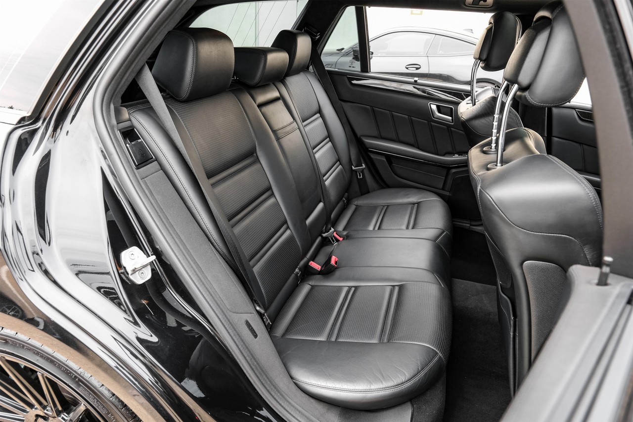 Mercedes-Benz E-Class Vehicle Main Gallery Image 36