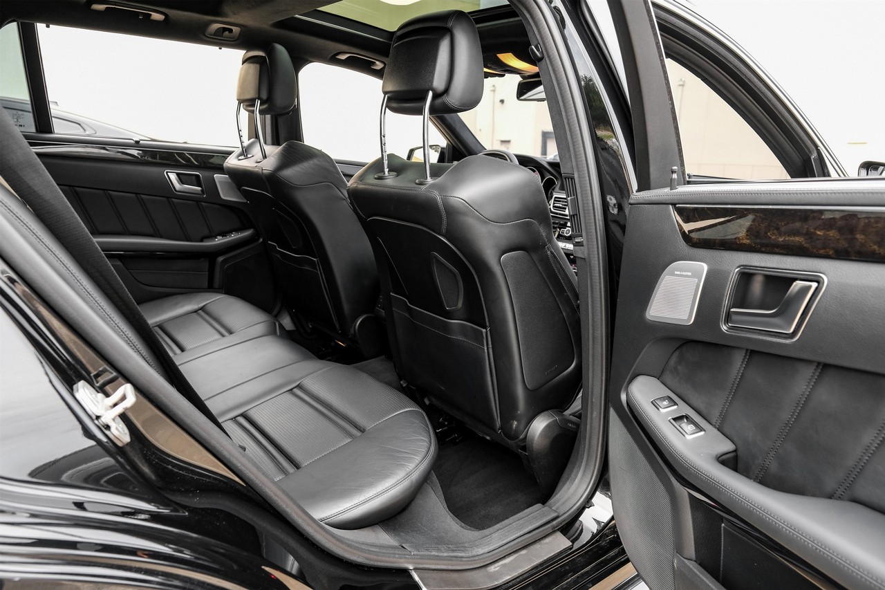 Mercedes-Benz E-Class Vehicle Main Gallery Image 37