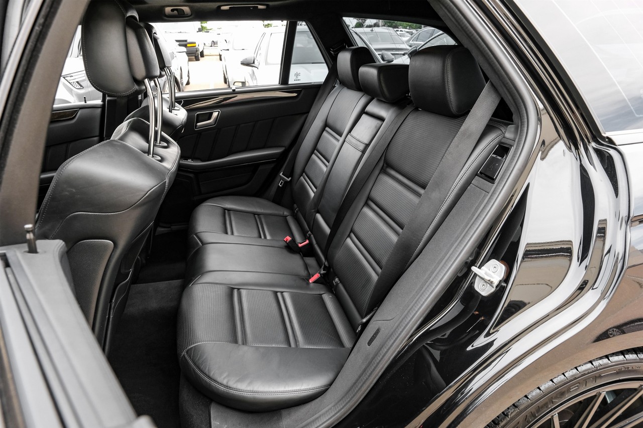 Mercedes-Benz E-Class Vehicle Main Gallery Image 39