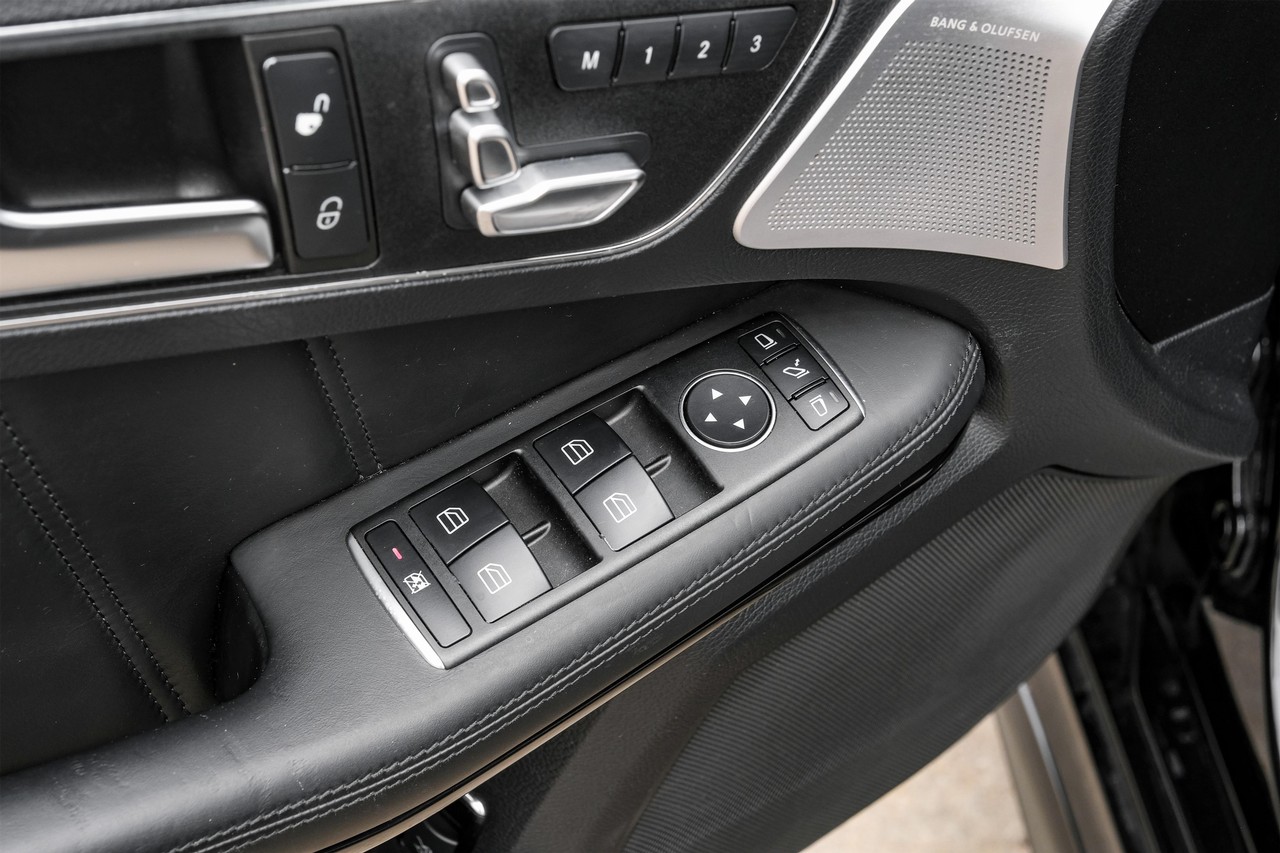 Mercedes-Benz E-Class Vehicle Main Gallery Image 43