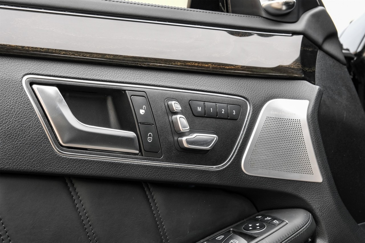 Mercedes-Benz E-Class Vehicle Main Gallery Image 44
