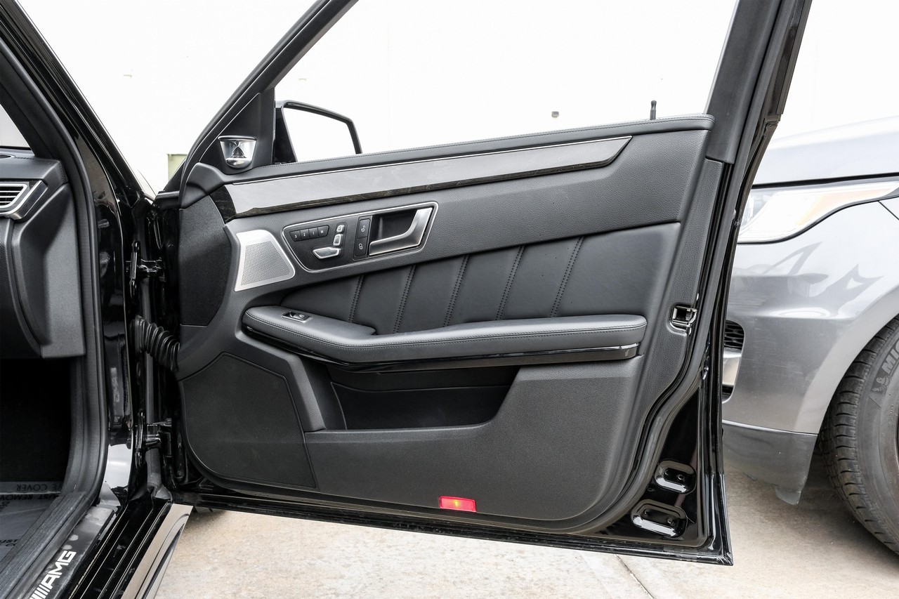 Mercedes-Benz E-Class Vehicle Main Gallery Image 45