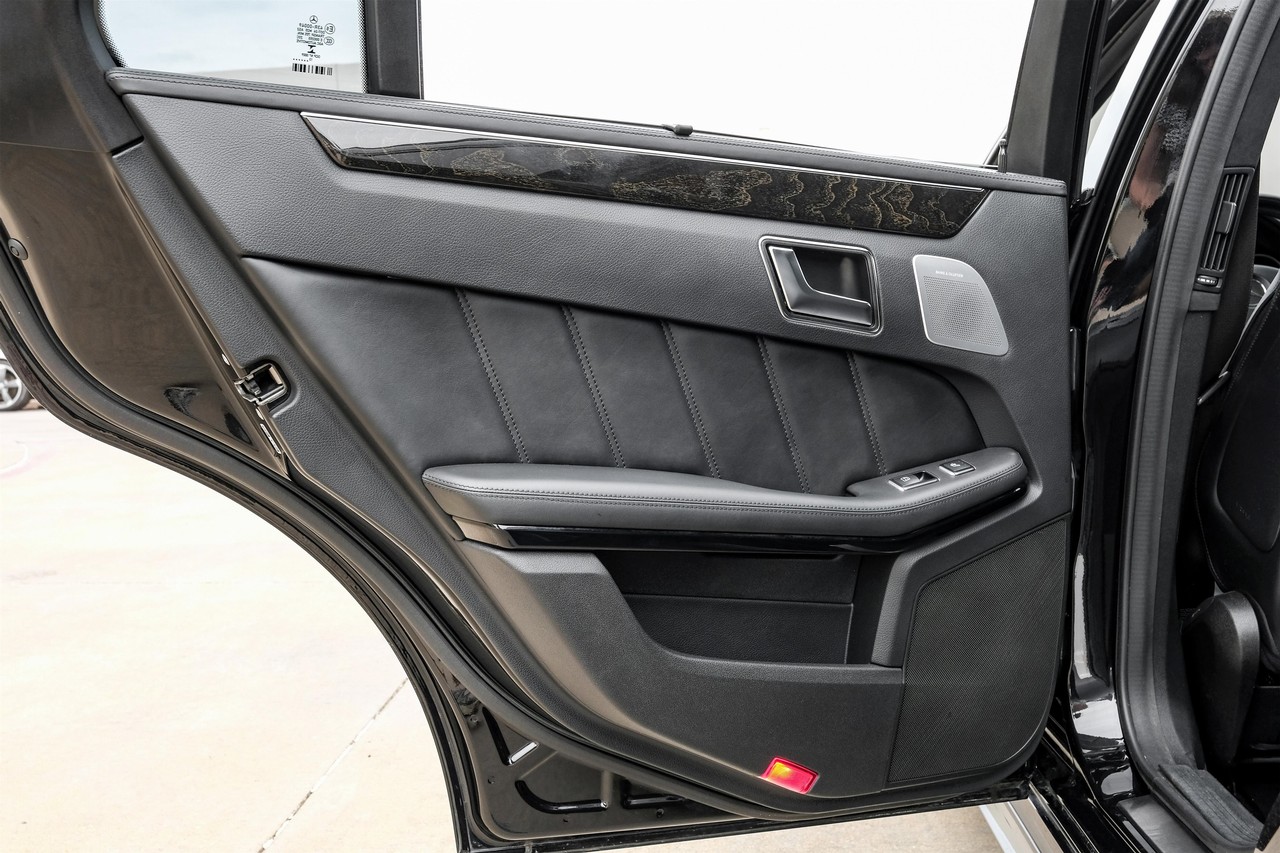 Mercedes-Benz E-Class Vehicle Main Gallery Image 46