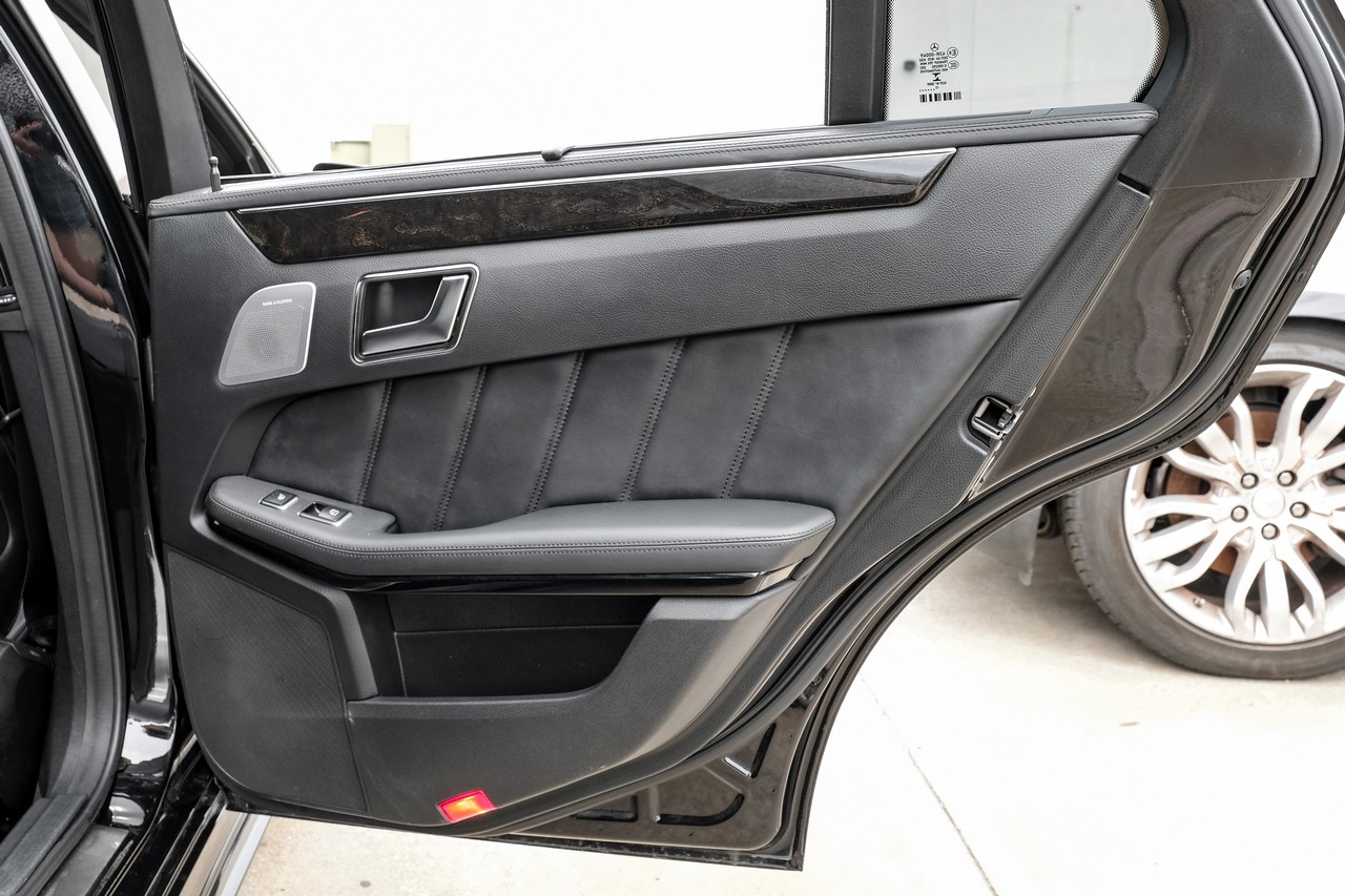 Mercedes-Benz E-Class Vehicle Main Gallery Image 47