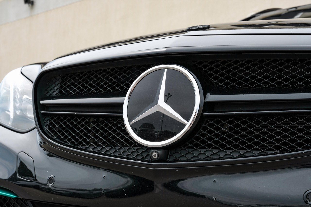 Mercedes-Benz E-Class Vehicle Main Gallery Image 50