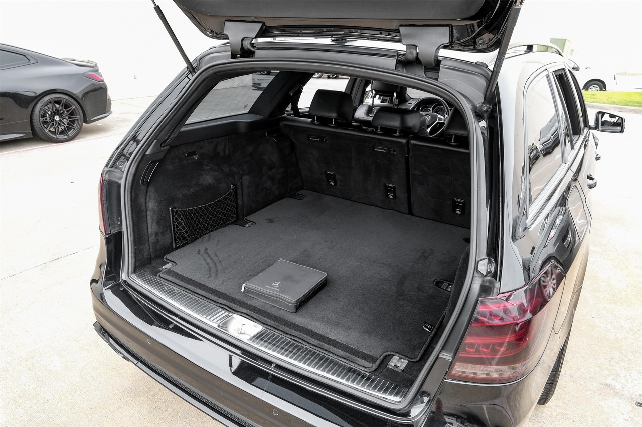 Mercedes-Benz E-Class Vehicle Main Gallery Image 52
