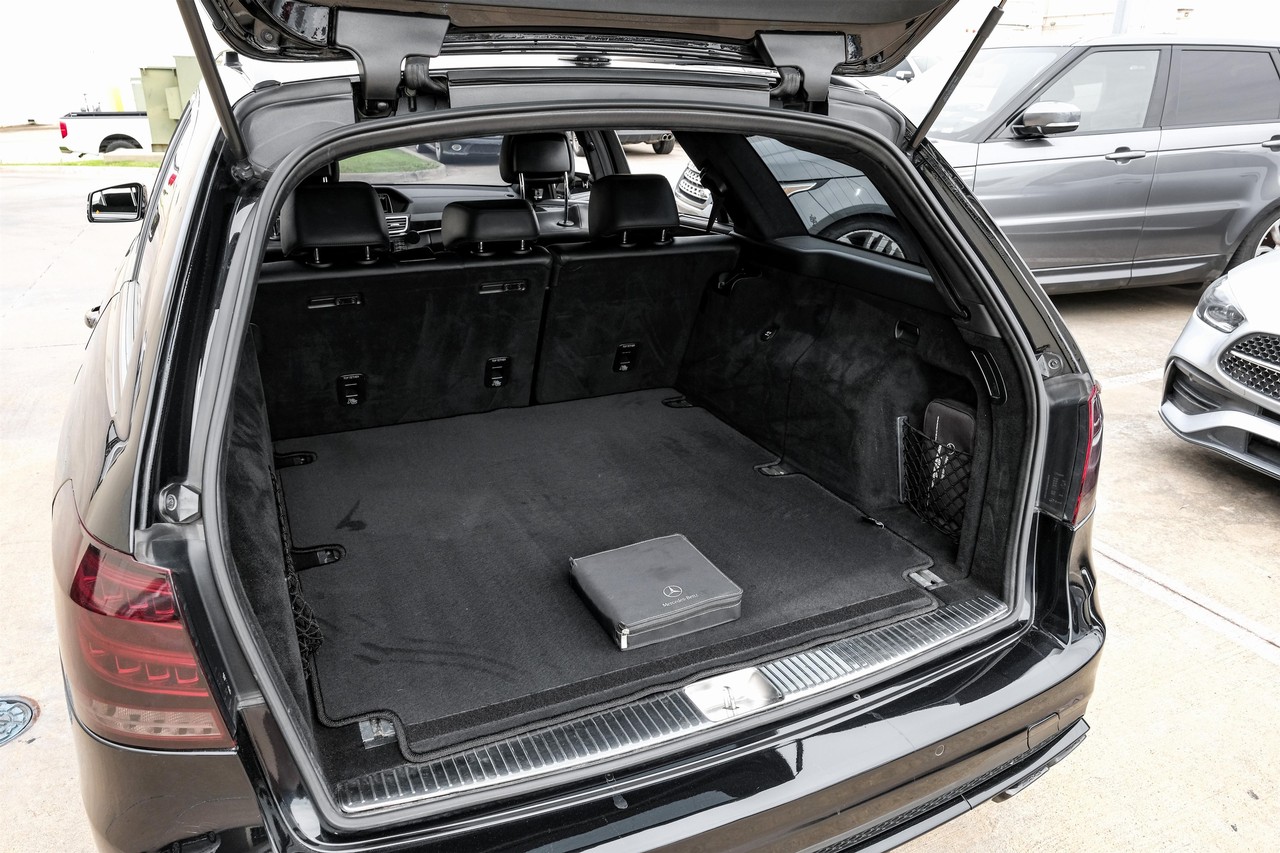 Mercedes-Benz E-Class Vehicle Main Gallery Image 54