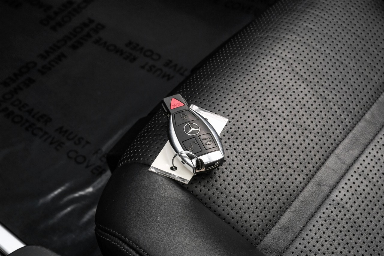 Mercedes-Benz E-Class Vehicle Main Gallery Image 60