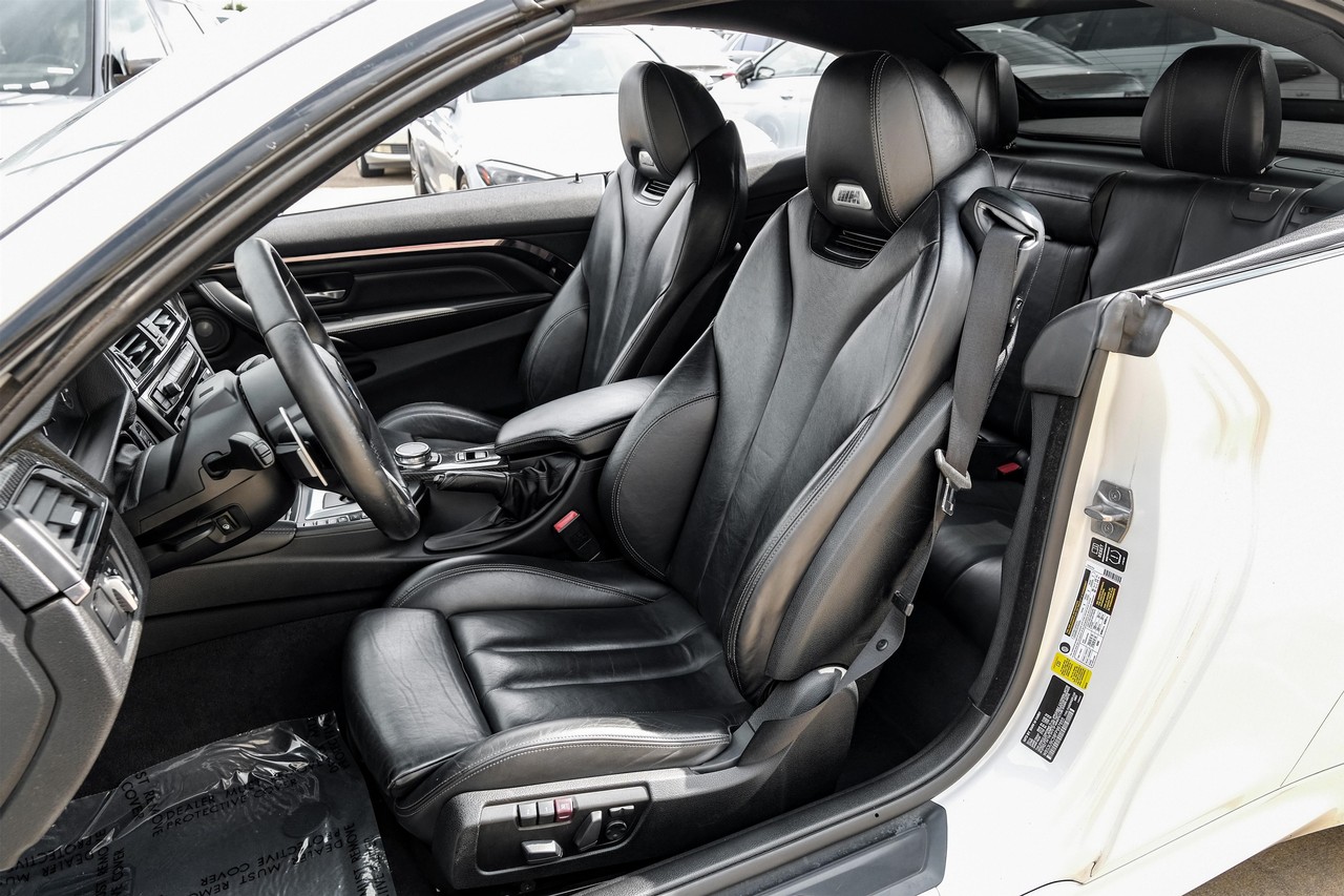 BMW M4 Vehicle Main Gallery Image 04