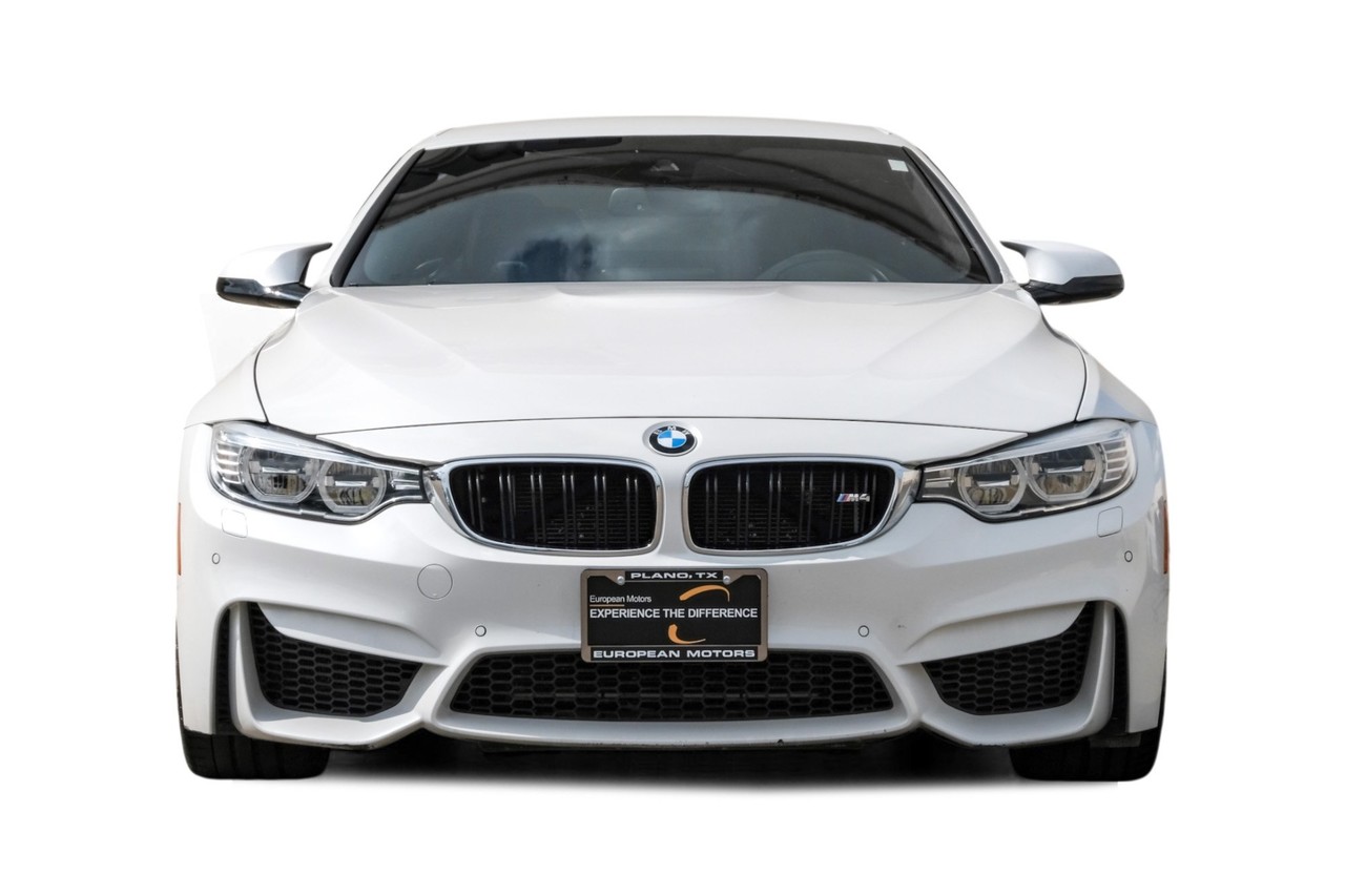 BMW M4 Vehicle Main Gallery Image 05
