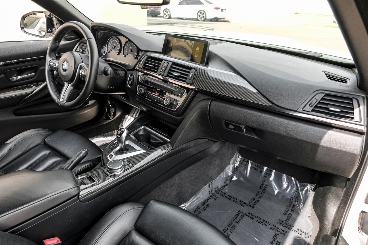 BMW M4 Vehicle Main Gallery Image 12