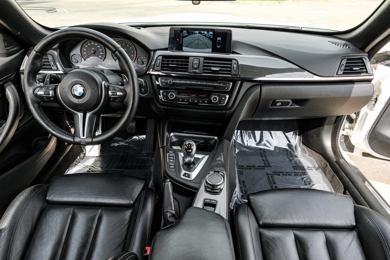 BMW M4 Vehicle Main Gallery Image 14