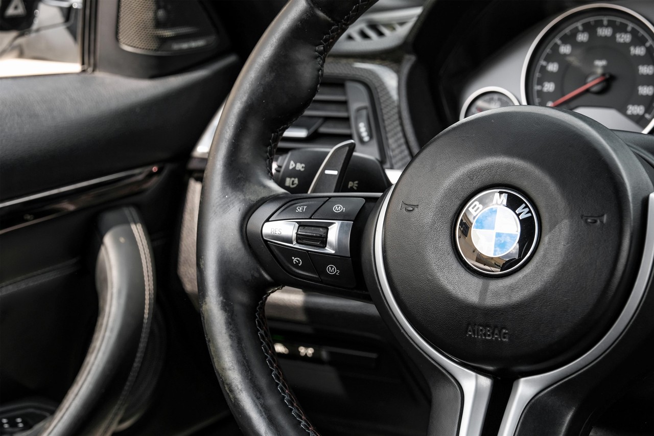 BMW M4 Vehicle Main Gallery Image 17