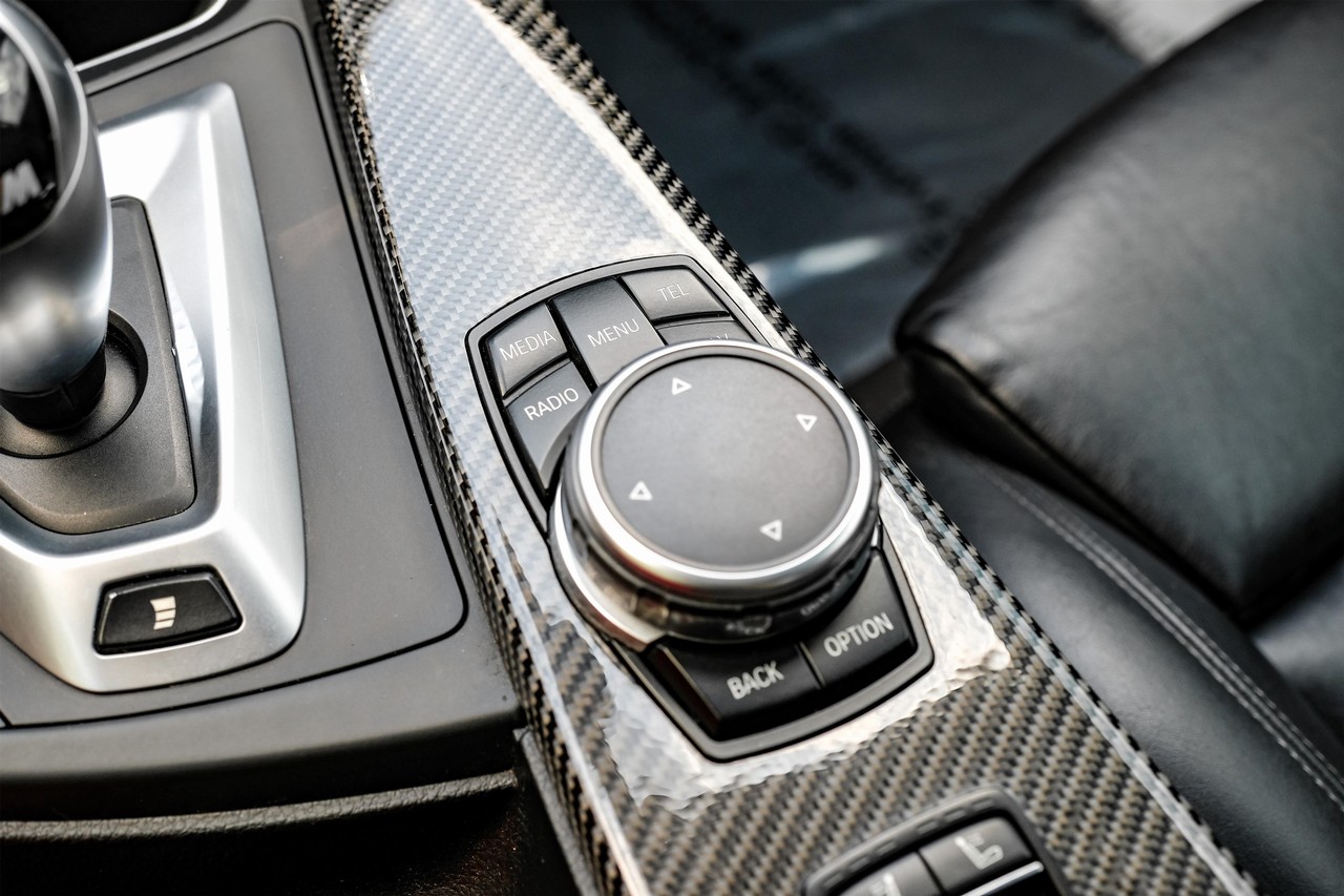 BMW M4 Vehicle Main Gallery Image 24
