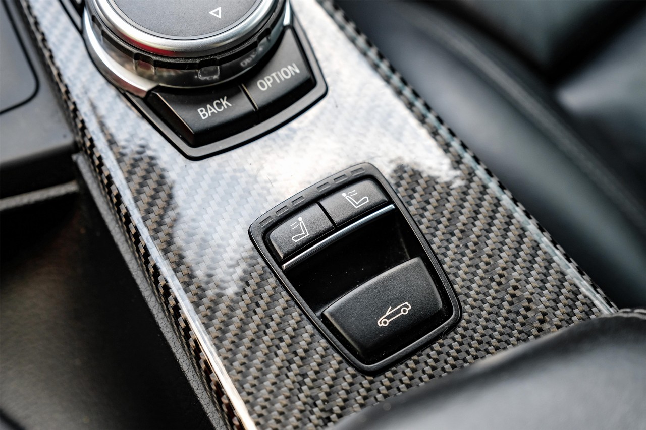 BMW M4 Vehicle Main Gallery Image 25