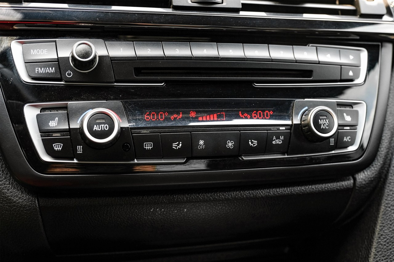 BMW M4 Vehicle Main Gallery Image 27