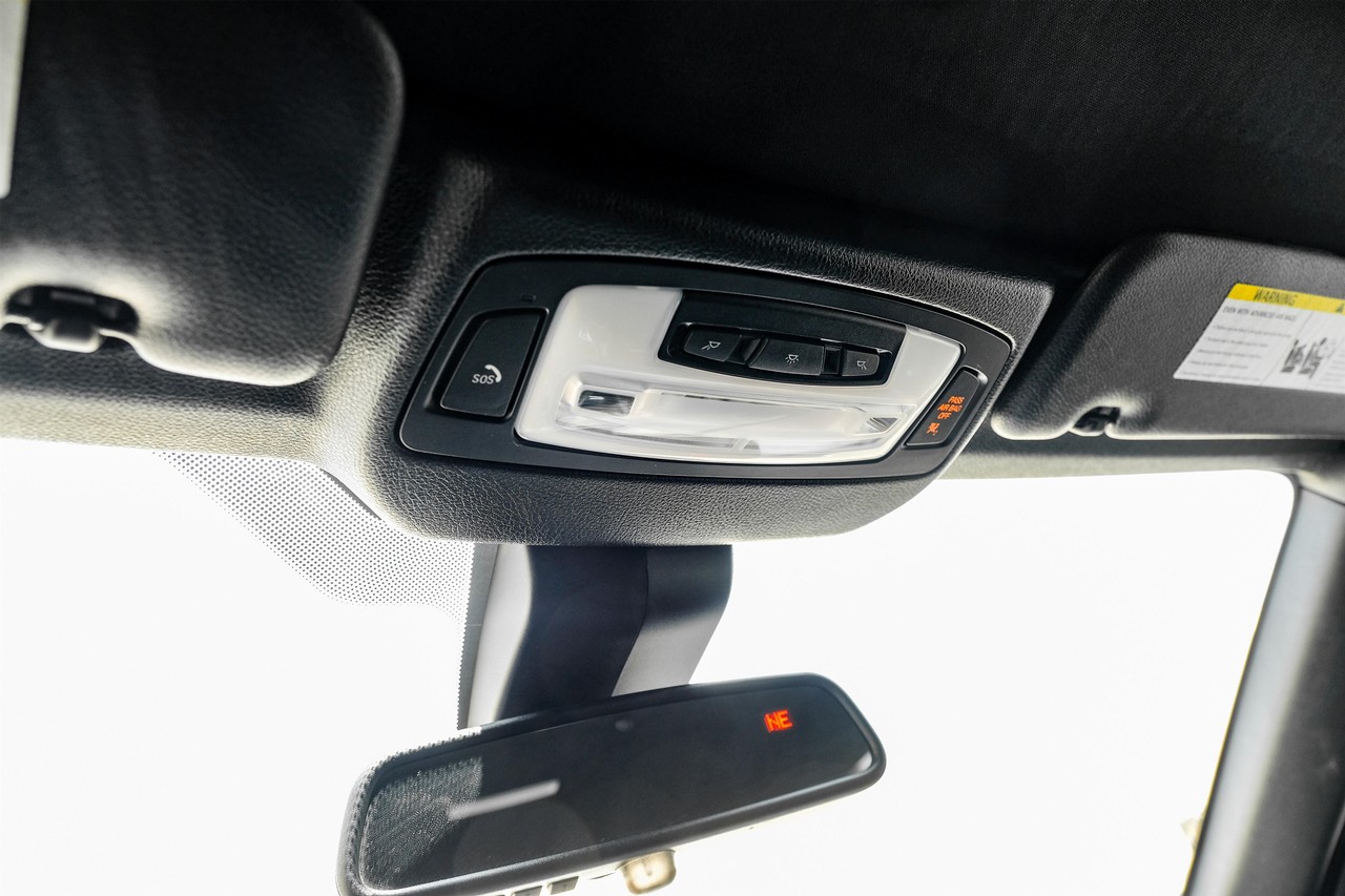 BMW M4 Vehicle Main Gallery Image 28