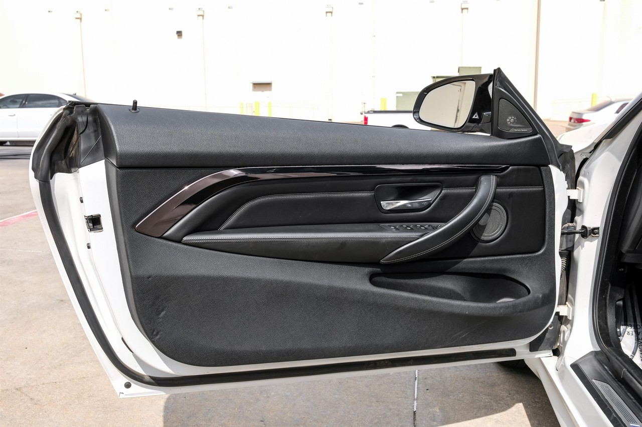 BMW M4 Vehicle Main Gallery Image 40