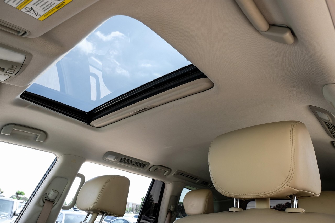 Nissan Armada Vehicle Main Gallery Image 05
