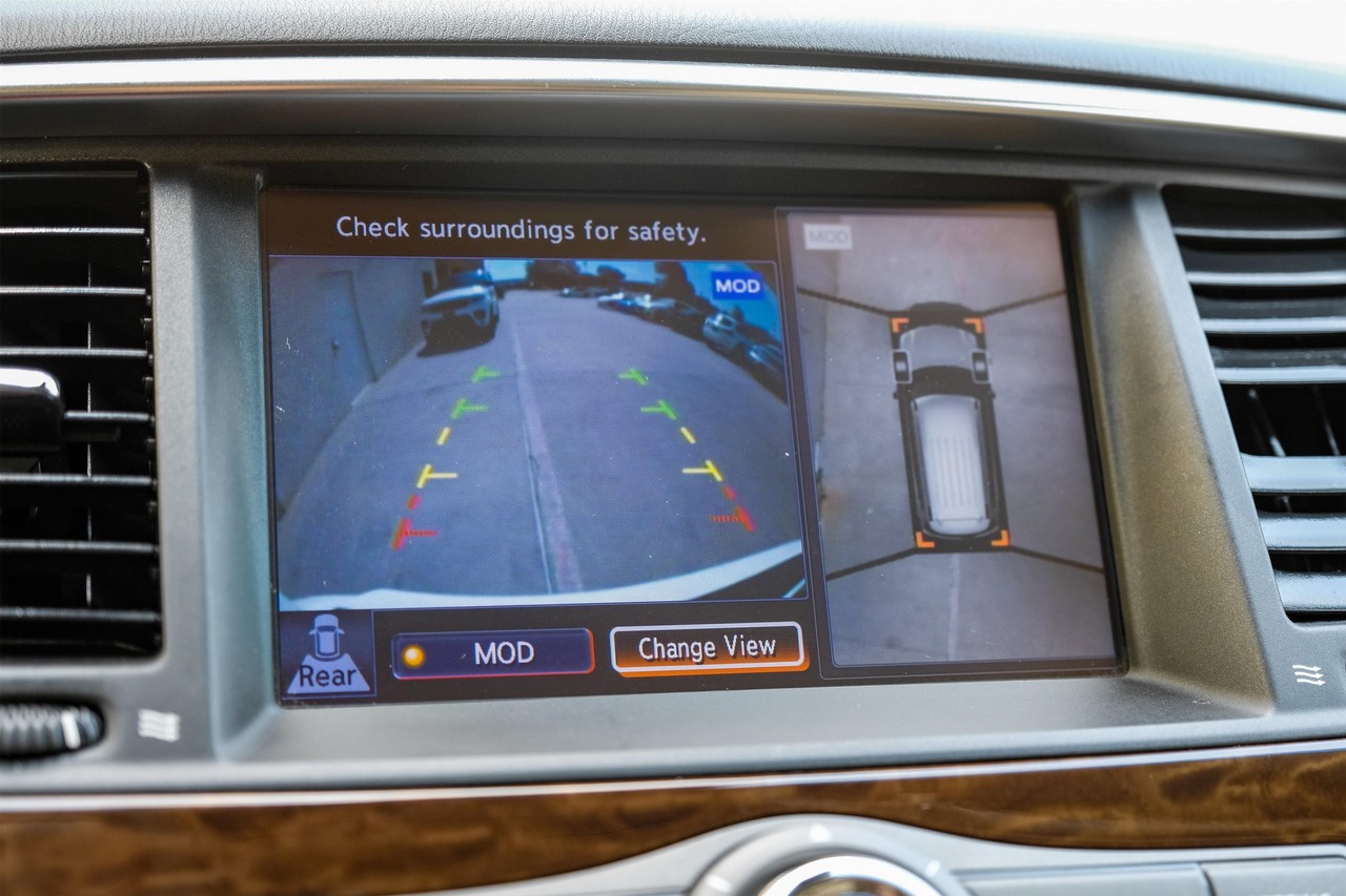 Nissan Armada Vehicle Main Gallery Image 23