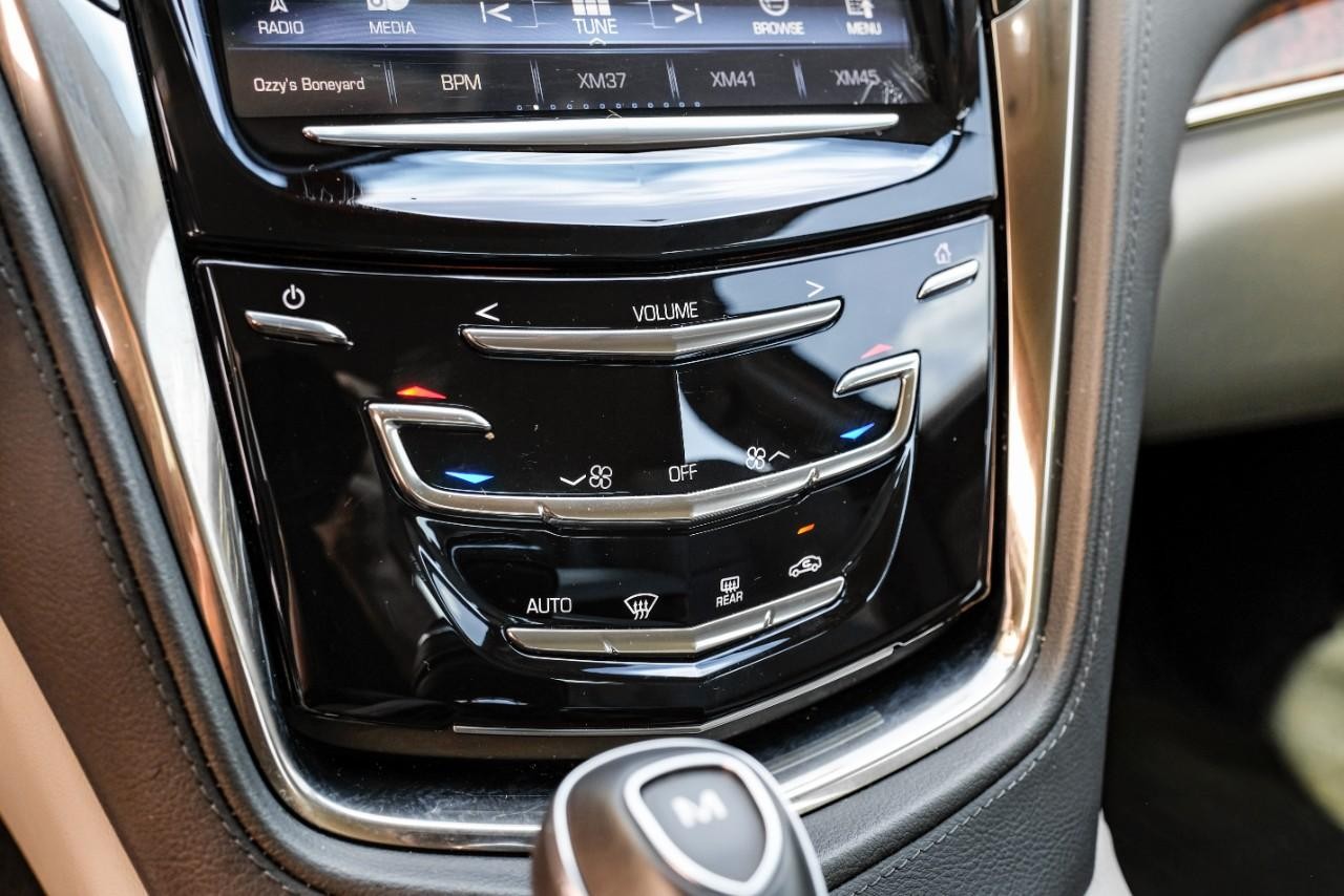 Cadillac CTS Vehicle Main Gallery Image 25