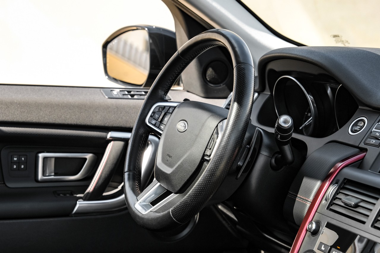 Land Rover Discovery Sport Vehicle Main Gallery Image 14