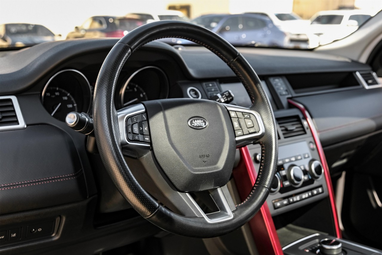 Land Rover Discovery Sport Vehicle Main Gallery Image 16