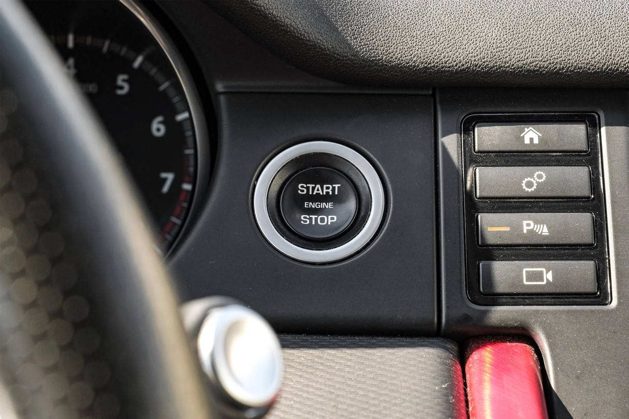 Land Rover Discovery Sport Vehicle Main Gallery Image 22