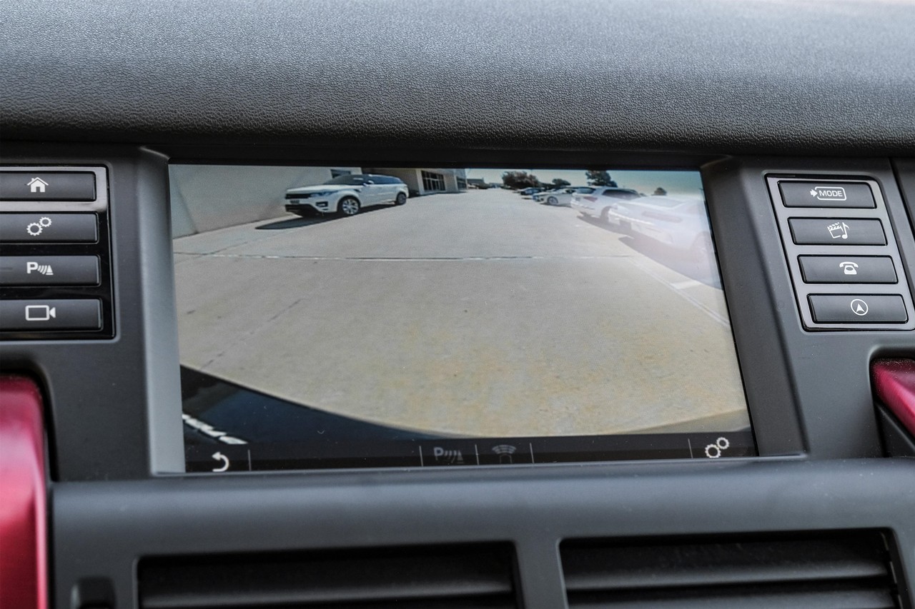 Land Rover Discovery Sport Vehicle Main Gallery Image 23
