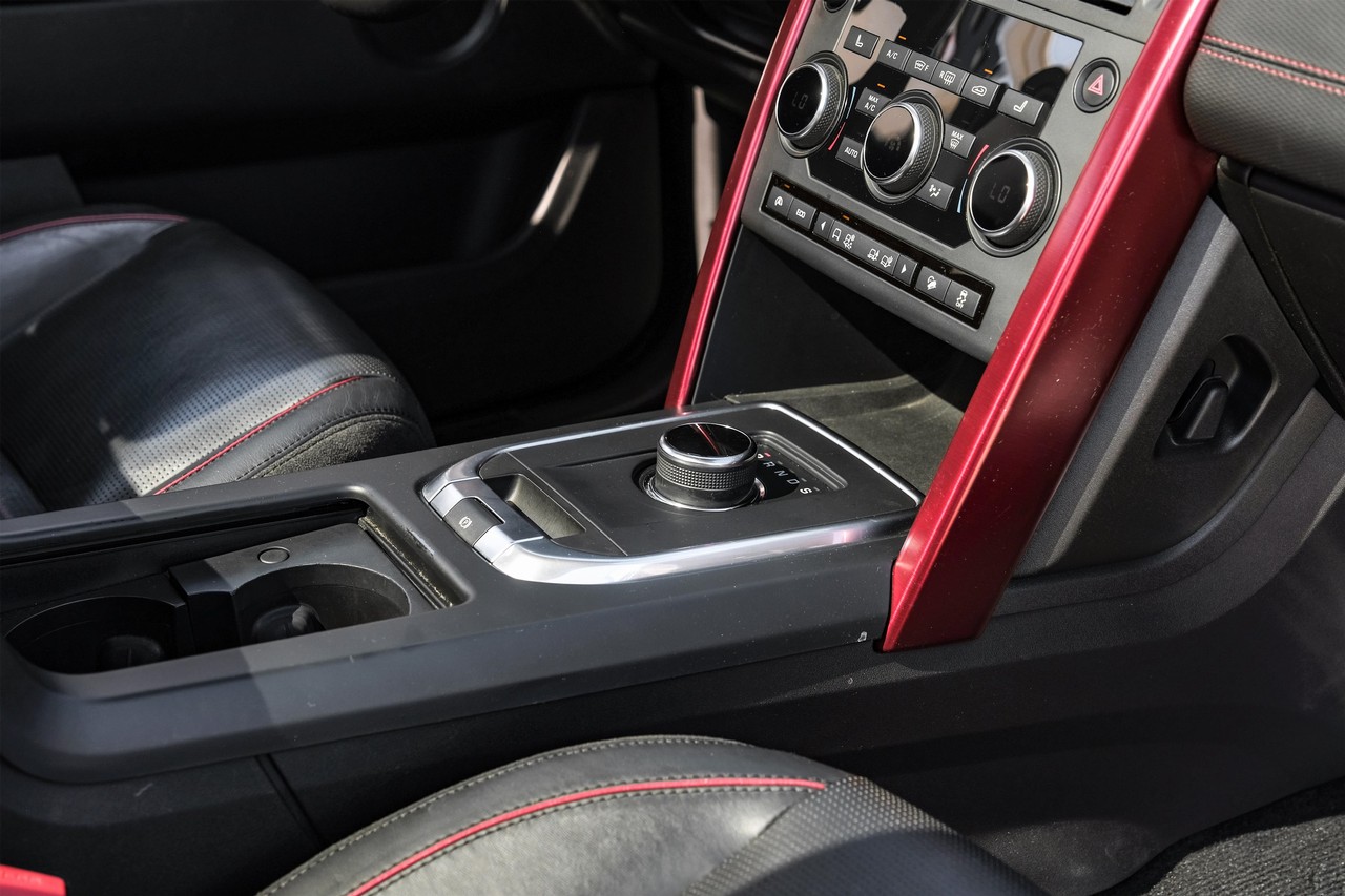Land Rover Discovery Sport Vehicle Main Gallery Image 24