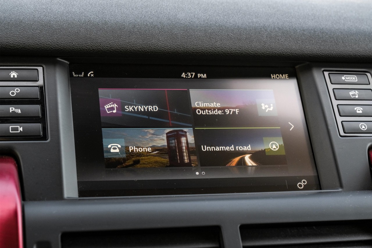 Land Rover Discovery Sport Vehicle Main Gallery Image 29